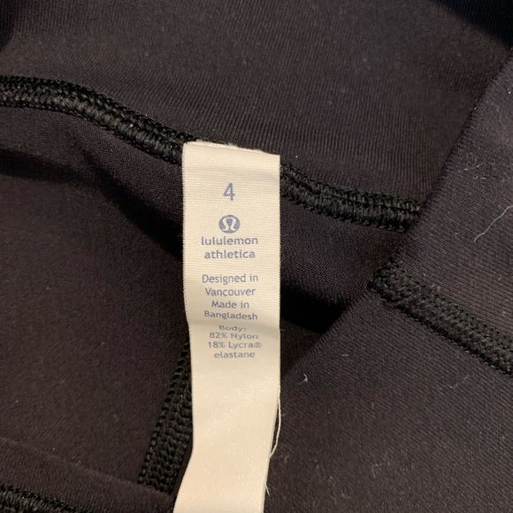 COPY - Lululemon High Rise Wunder Under Crop Legging . Black . Size 4 . Preowne… - Picture 4 of 6